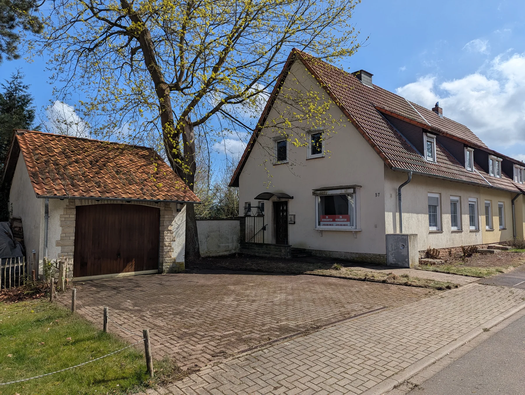 Doppelhaushälfte mit 1.041 m² Grundstück in Salzgitter-Bad Titelbild